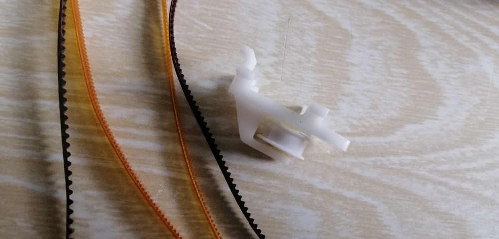 Электро двигатель на 12 - 15 вольт и пасик