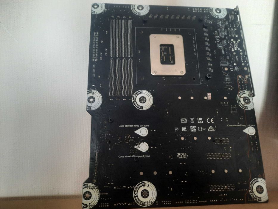 Продаю MSI Tomahawk Z690 DDR4 WI-FI материнскую плату