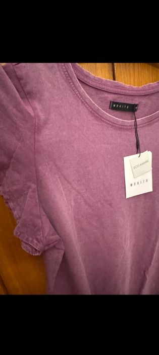 Nowy dekatyzowany t-shirt
