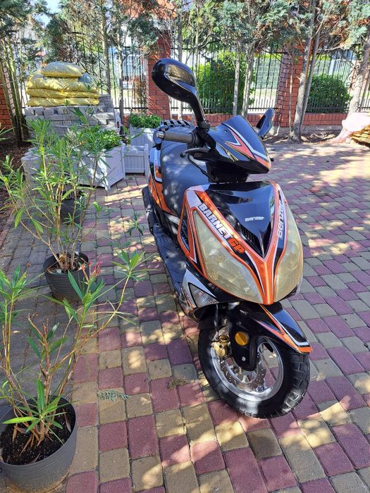 Skuter Benzer Barnet