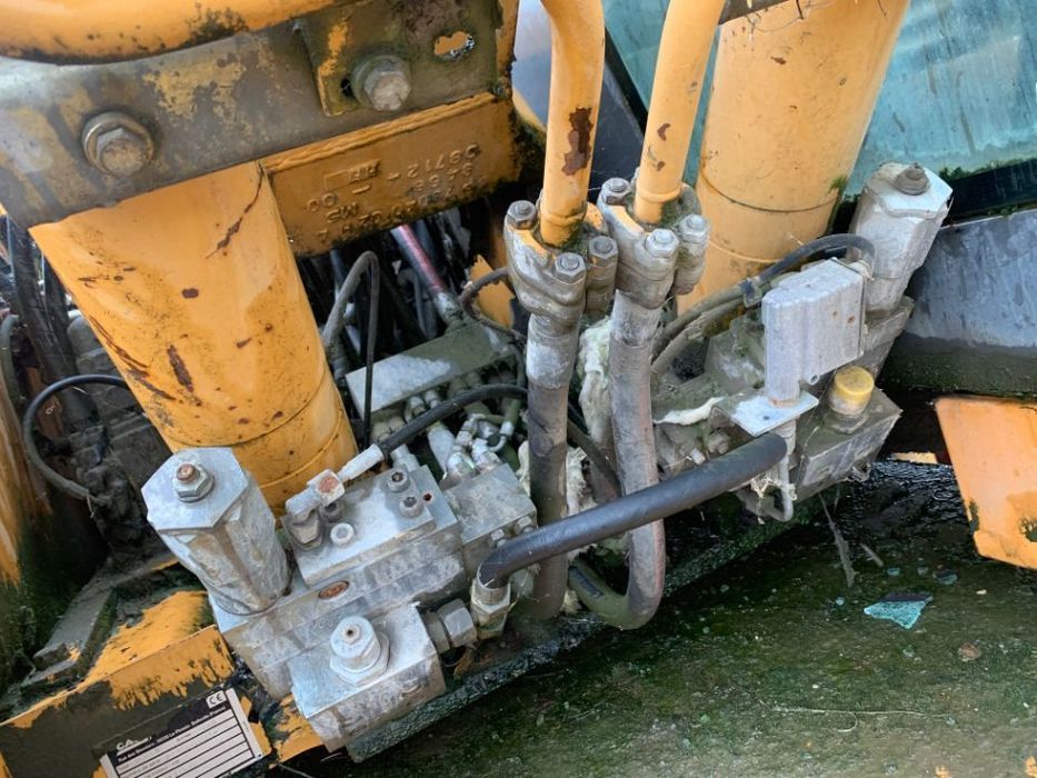 siłowniki hydrauliczne do koparki kołowej case 788