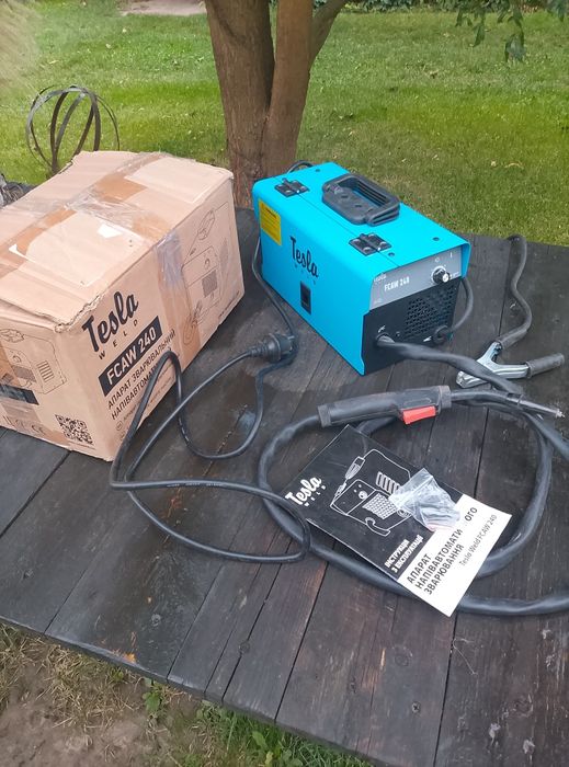 Зварювальний напівавтоматичний апарат  Tesla Weld  FCAN 240.