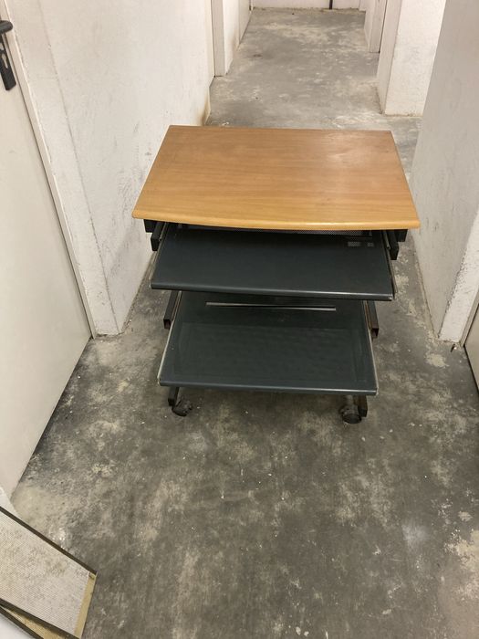 Secretaria em ferro e tampo madeira