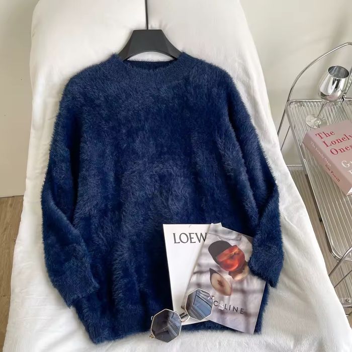 Светр синій пухнастий