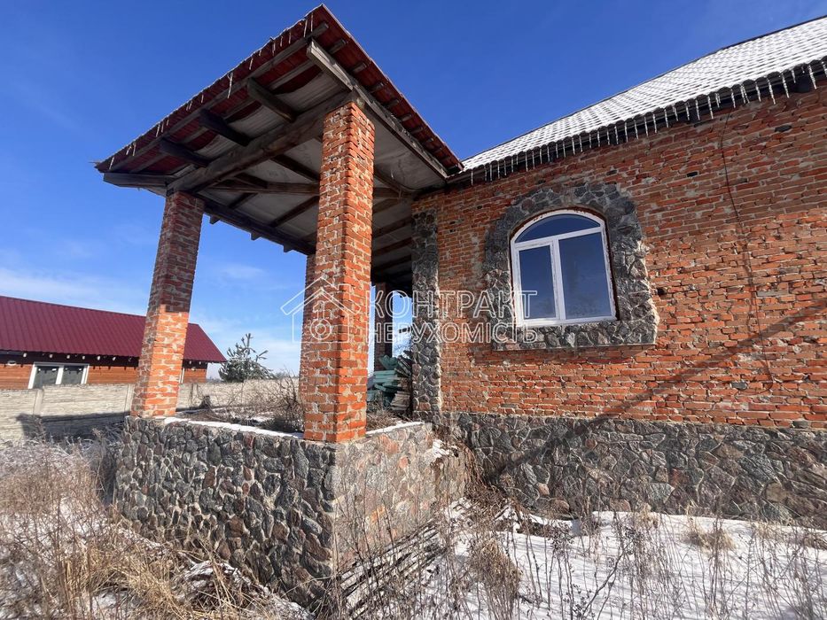 Продам новий будинок і земельну ділянку 25 соток селище Щасливе
