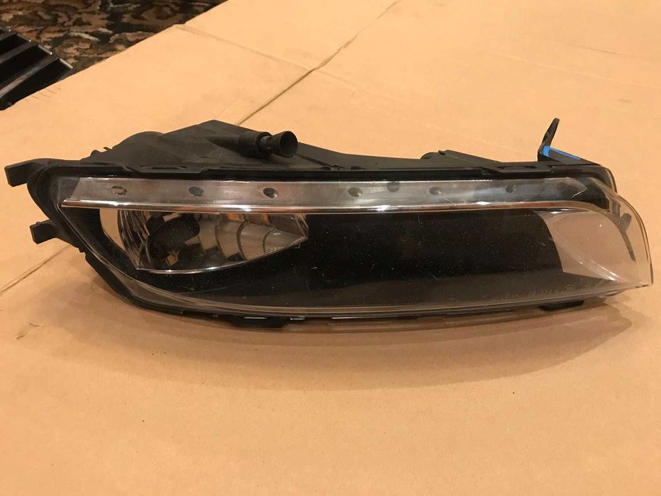 Противотуманки решетка направляющая Volkswagen CC 2013-2017