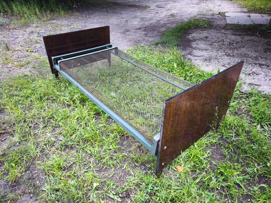 Продам кровать на сетке в хорошем состоянии