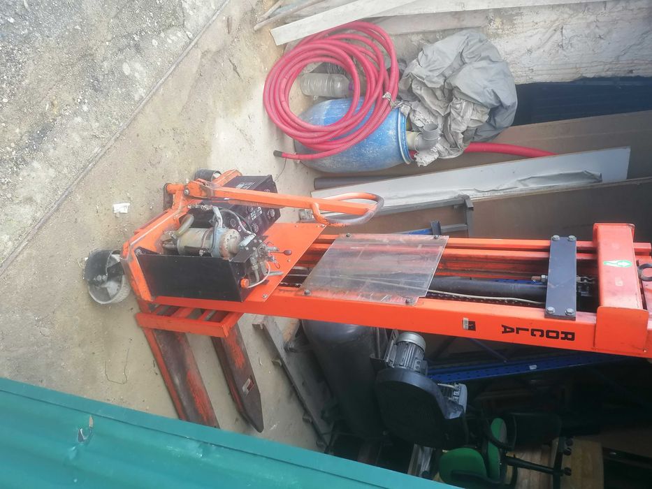 Empinhador/Porta Paletes elétrico com elevação