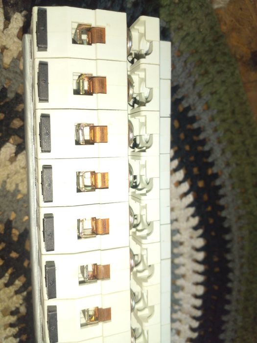 автоматический выключатель.блочок до выклююючателей.17шт.+1..