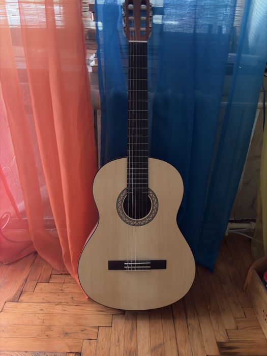 Yamaha C40M нова