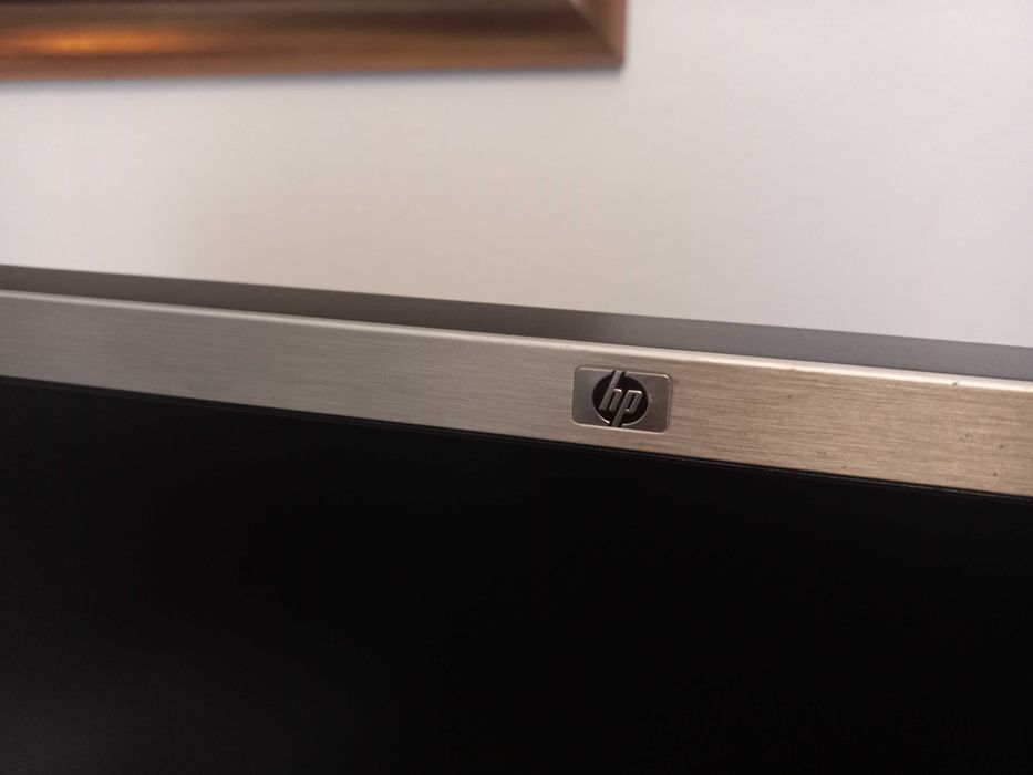 Monitor HP LA2205wg z kompletem kabli 22 cale