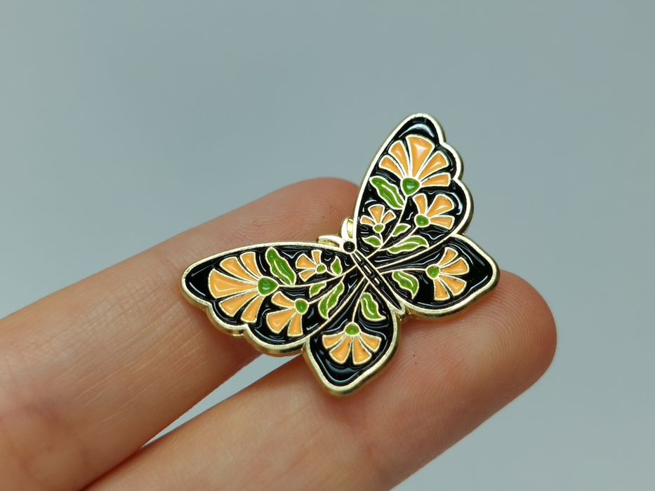 Przypinka emaliowana metalowy pin motyl motyle ćma boho