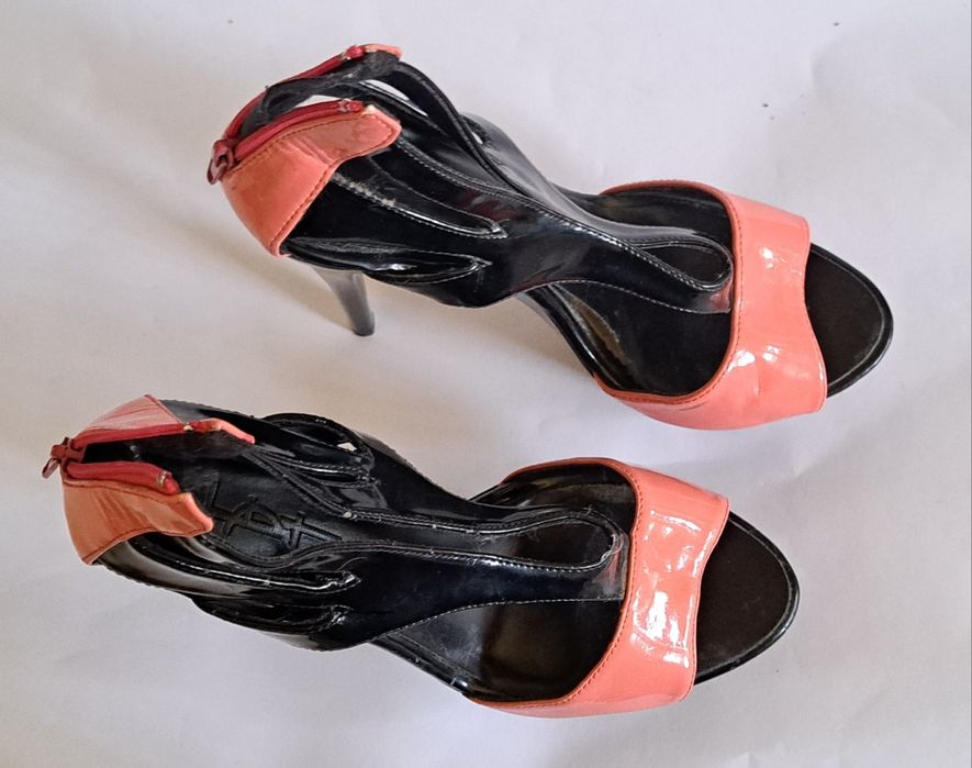 Lakierowane szpilki na platformie r. 38