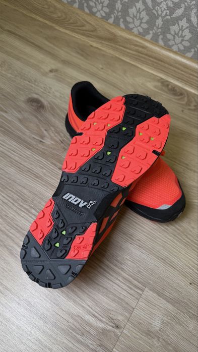 Кросівки для бігу INOV8
