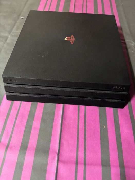 PS4 Pro 1TB ótimas condições + GTA V + Red Dead Redemption 2