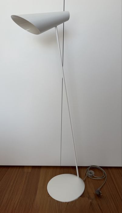 Candeeiro de pé branco VIBIA