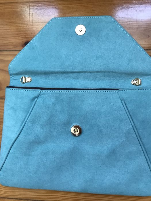 Clutch envelope em pele aveludada