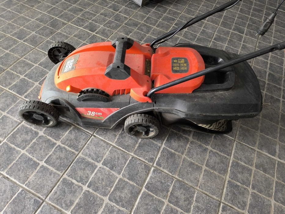 Maquina cortar relva