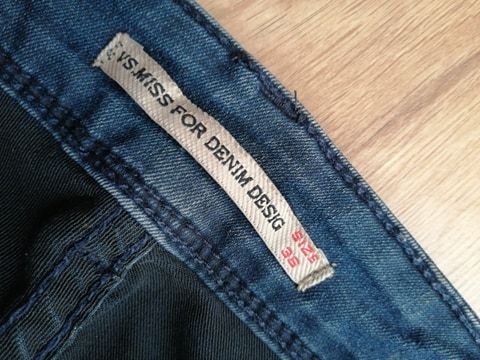 Spodnie jeansy ciemne