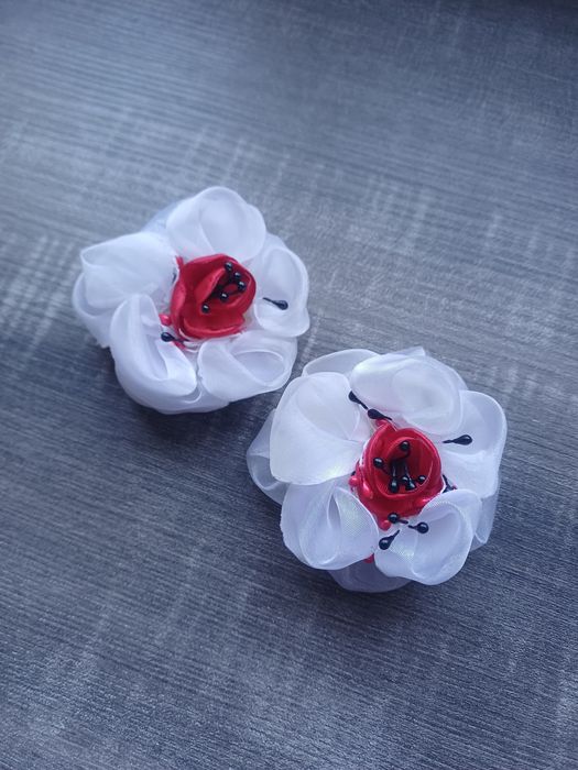 Квіточки заколки святкові