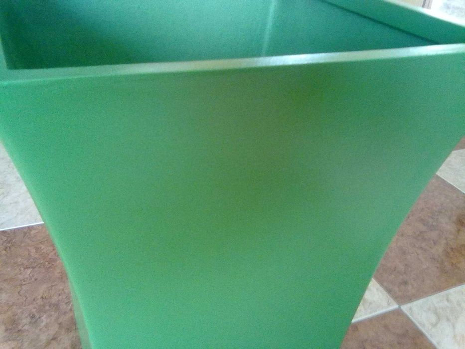 Vaso verde efeito relva molhada como novo