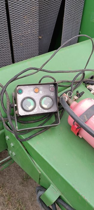 Prasa John Deere 550