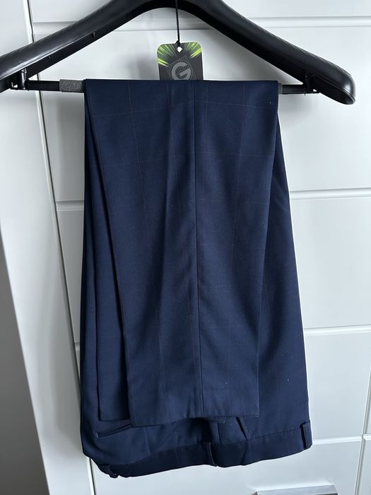 Granatowy gatnitur meski Guittard