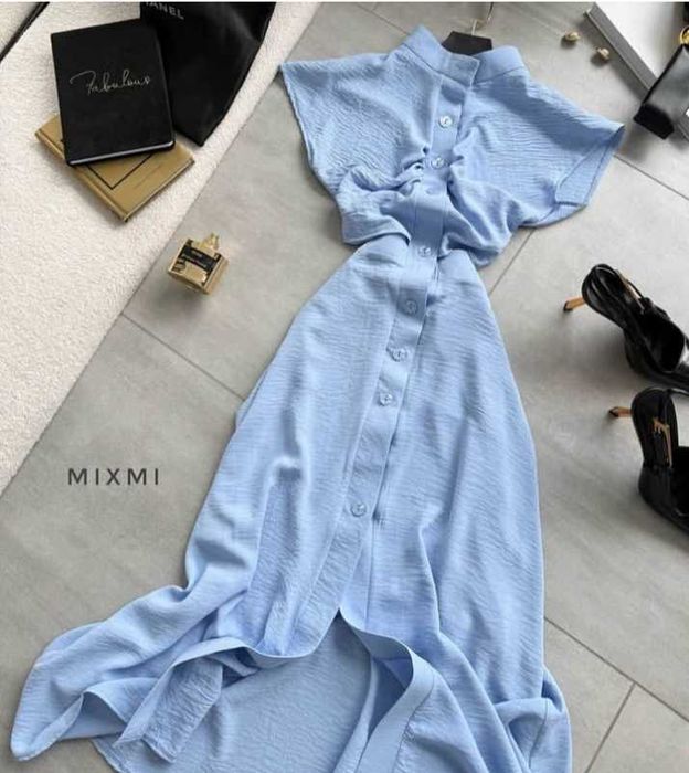 Літня сукня з напіввідкритою талією