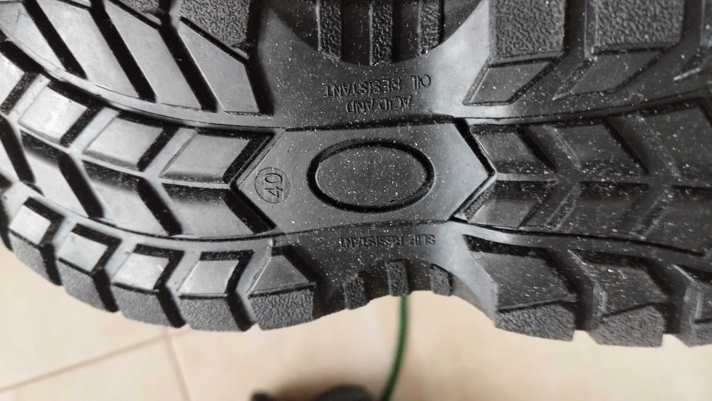 buty robocze  -nowe-ocieplane wysokie rozmiar 40