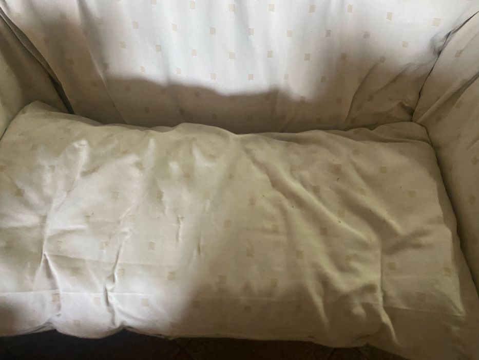 Sofá em castanho maciço