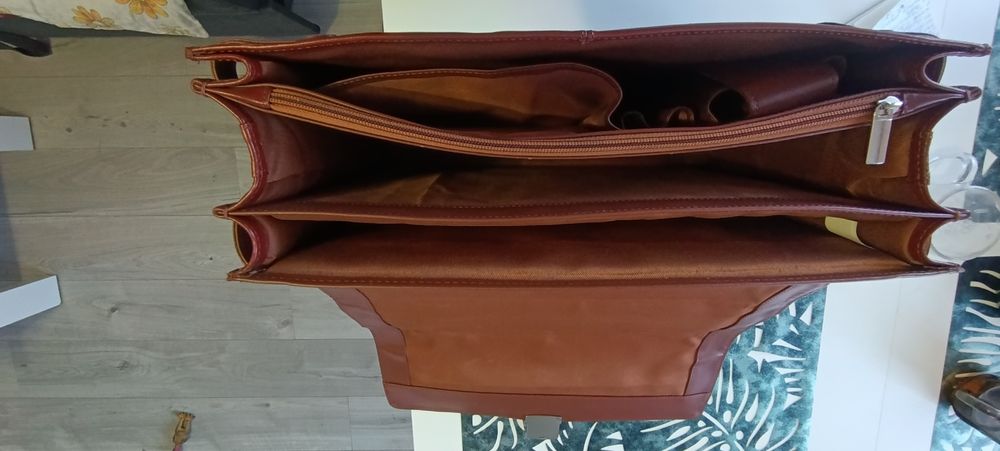 Skórzana Aktówka,neseser że skóry firmy Alassio