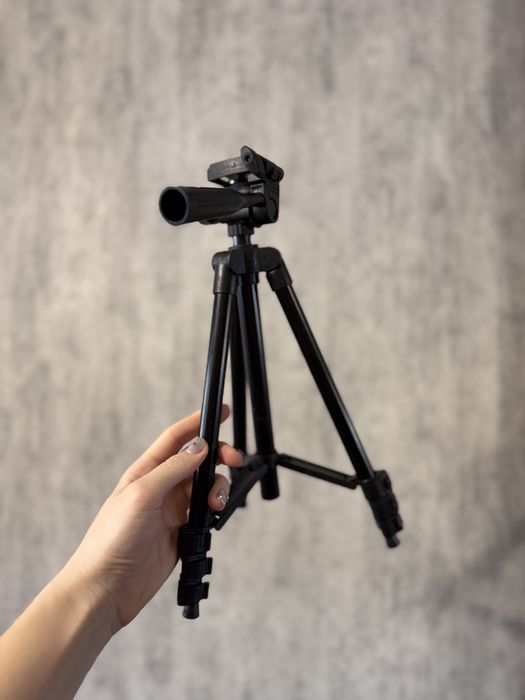 Штатив для фотоапарату
