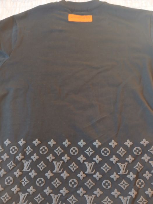 T-shirt Louis Vuitton original á venda em promoção