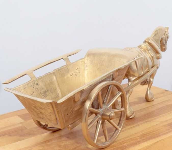 Cavalo puxando uma carroça || Escultura || Latão maciço vintage
