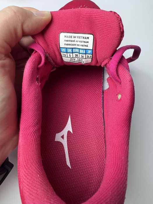 38р. Жіночі кросівки Mizuno Wave Shadow 3
