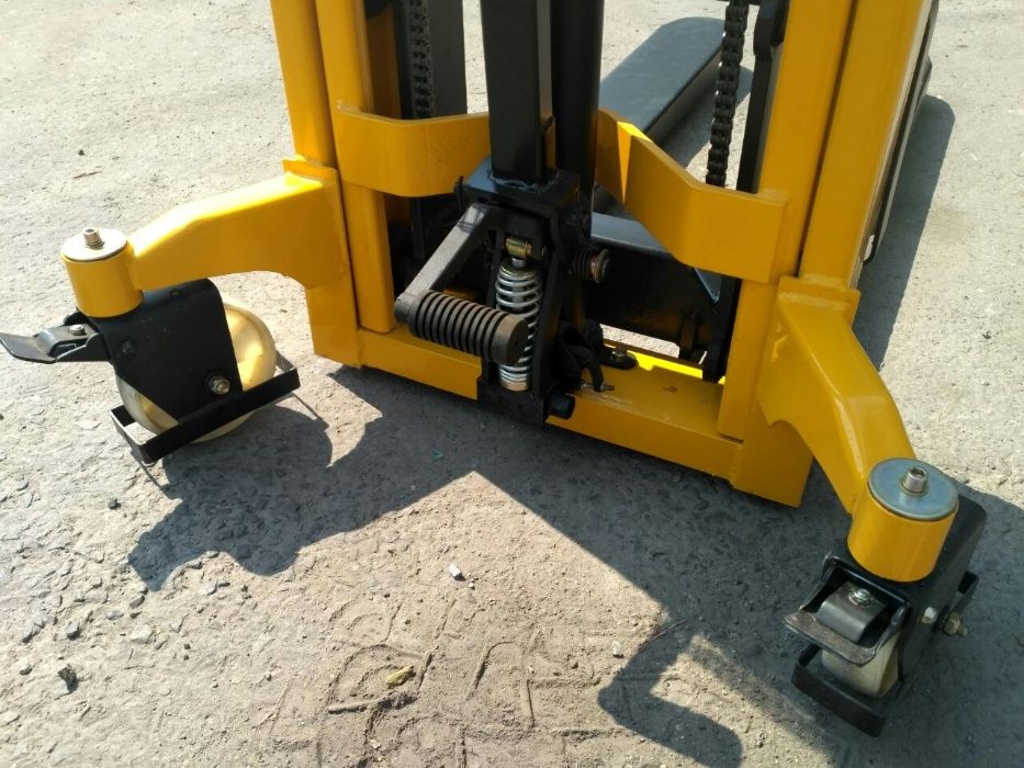 Навантажувач - штабелер гідравлічний 1-2т у Львові (Niuli) для складу