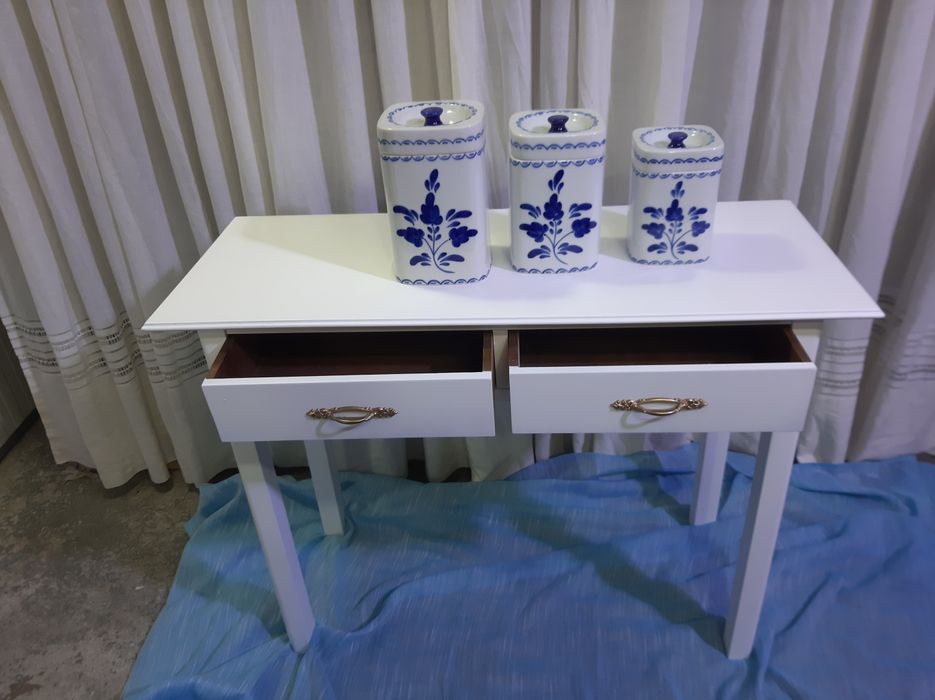 Sideboard-style table64409196150531123
