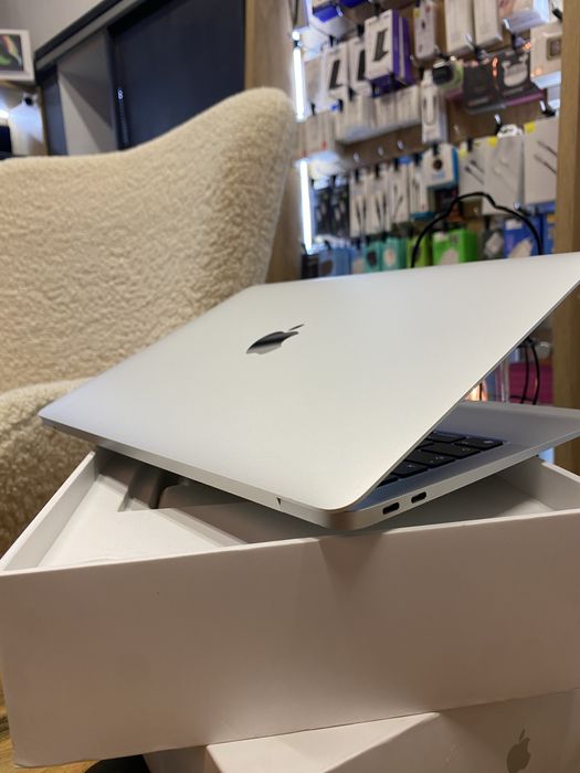 Ноутбук Apple MacBook Air 13" M1 8/256GB Silver (MGN93) 2020