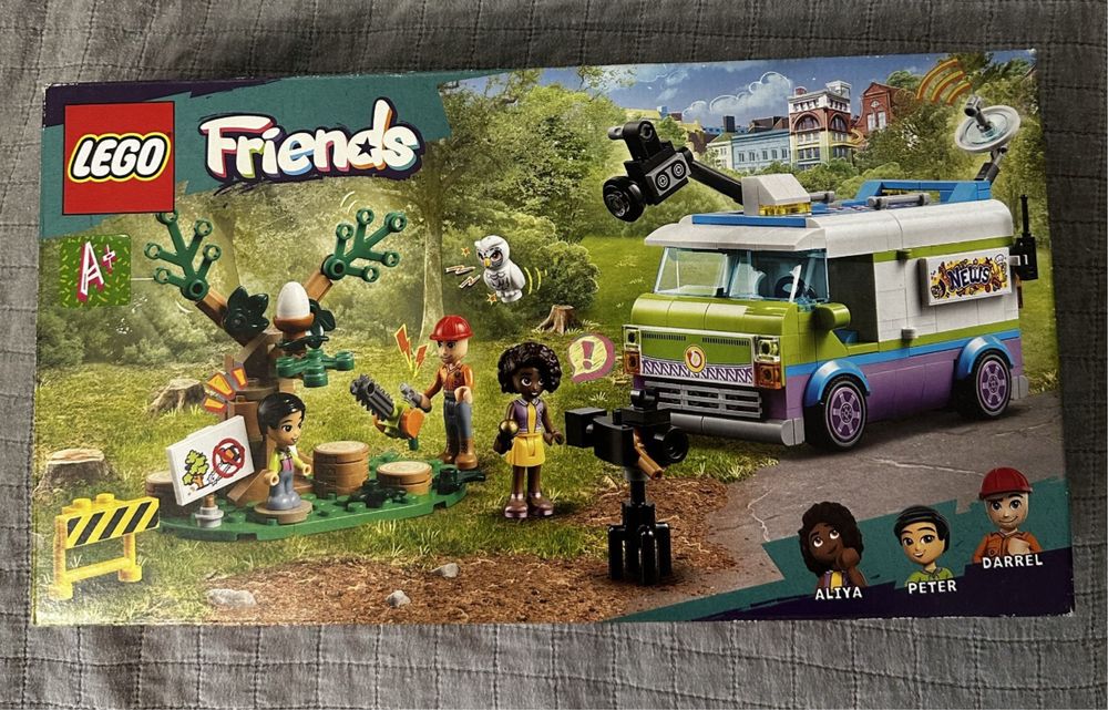 Набори Lego friends, creator та інші, стіл для конструювання.