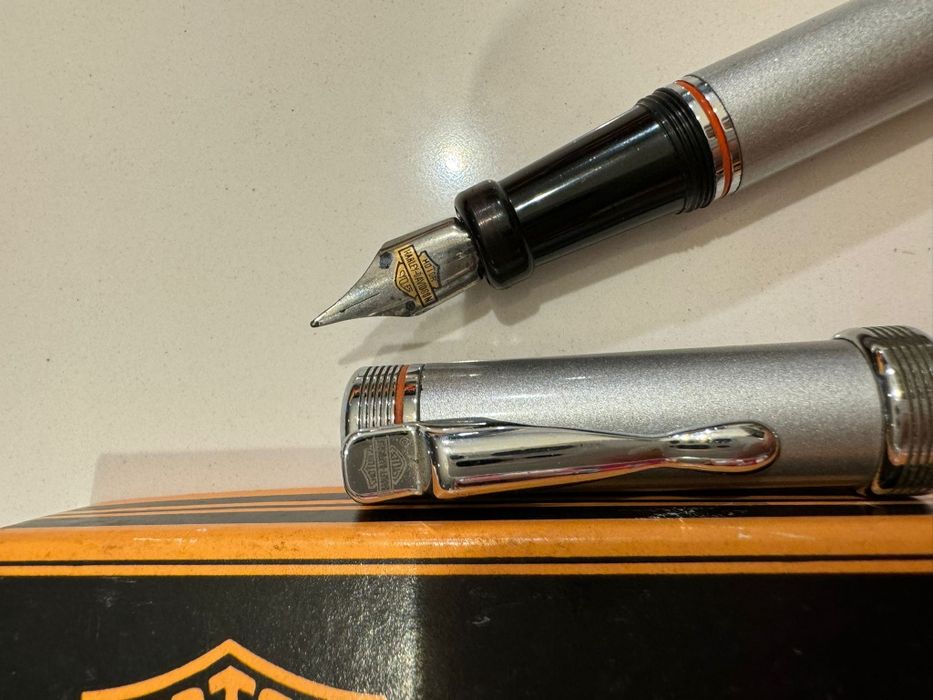 Caneta de Tinta Permanente.