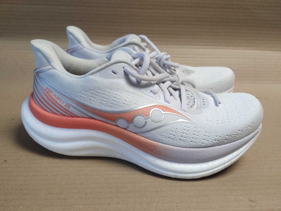 buty sportowe do biegania 38,5  saucony trumph 23