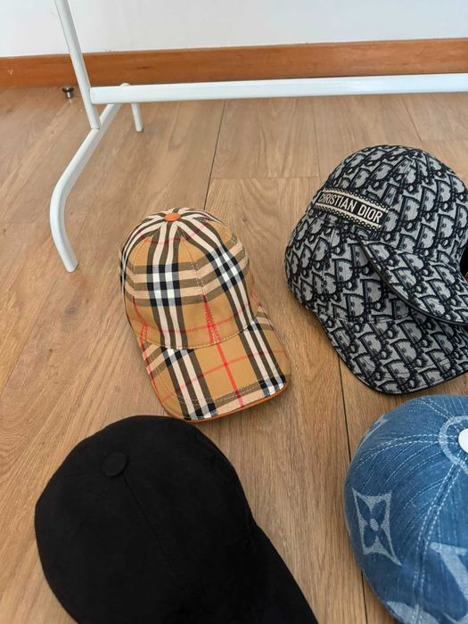 Conjunto lacoste + bonés