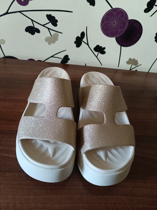 Продам женские шлепки crocs размер W10, оригинал.