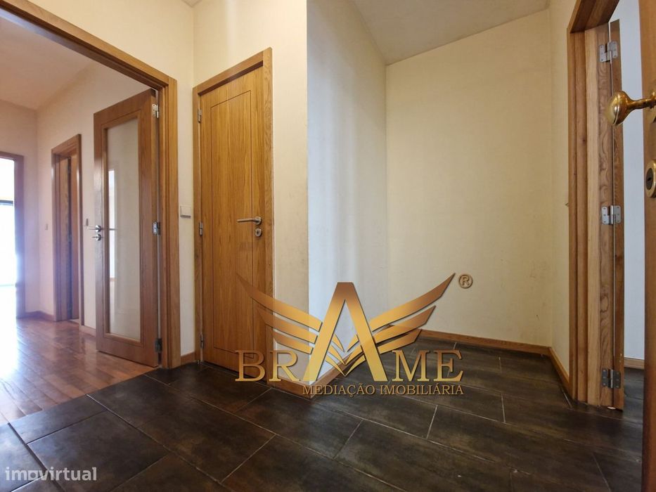 Apartamento T2 Com Lugar De Garagem | Rua Da Constituição - Porto