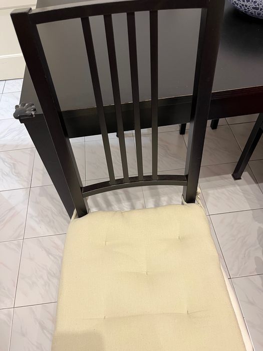 Mesa e cadeiras Muito bom estado
