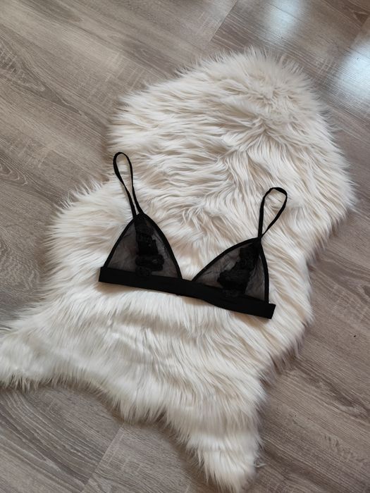 Seksowny biustonosz z trójkątna miseczką stanik z siateczka miękki