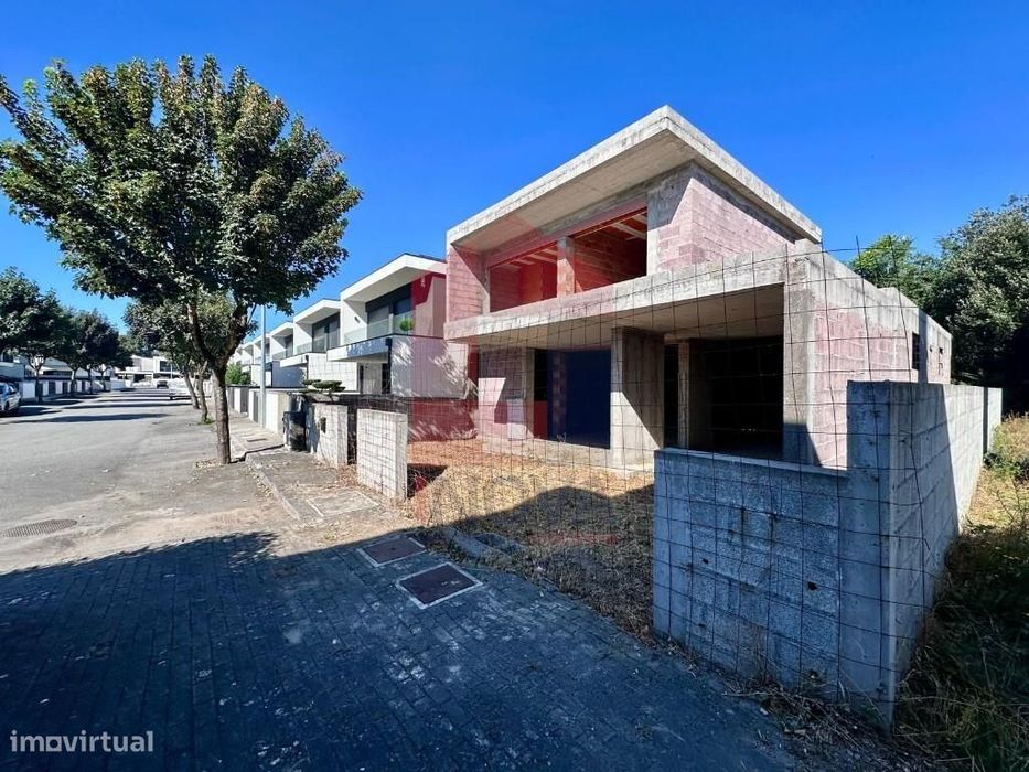 Moradia V3 Gaveto em ESTRUTURA, Vila de Prado