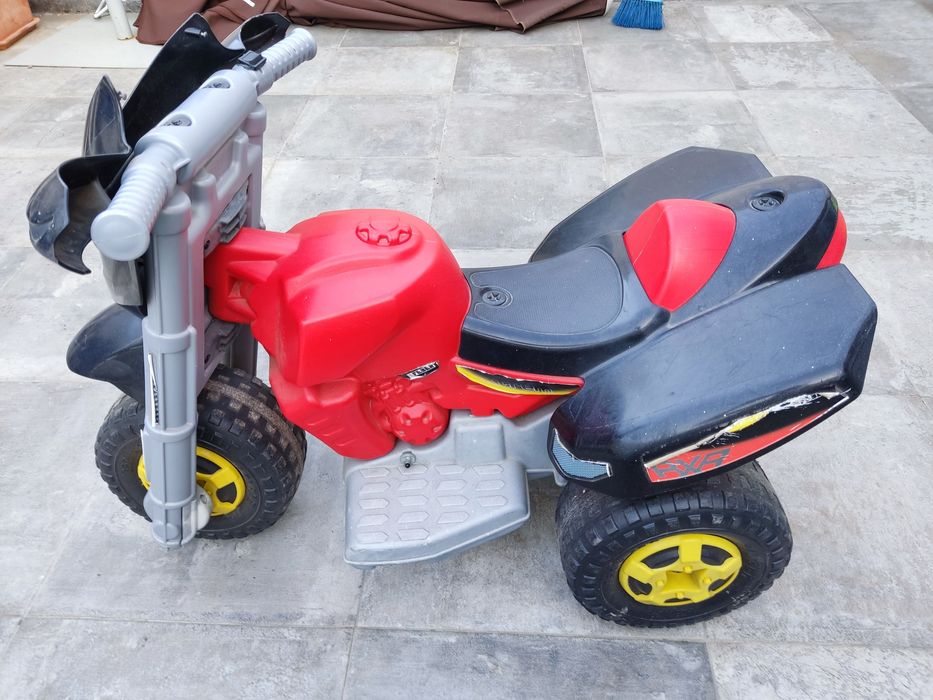 Trimoto infantil elétrica