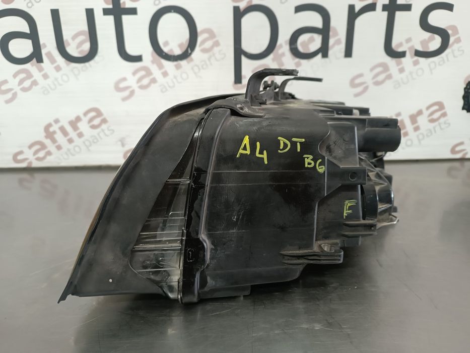 Ótica / Farol Direito AUDI A4 B6 - 8E0941004F