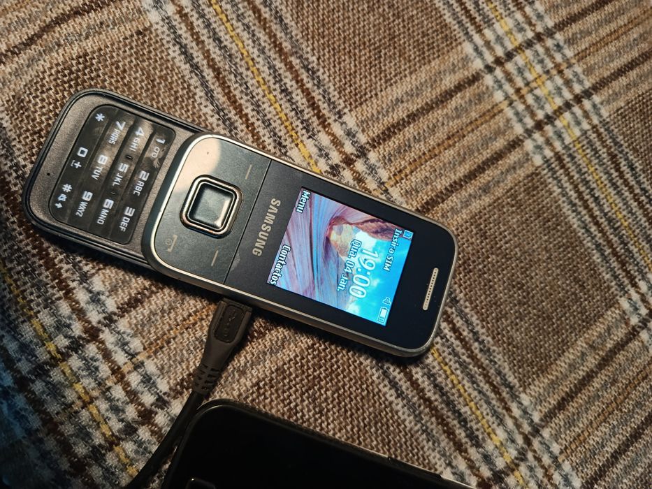 Vendo 2 Samsung  em bom estado